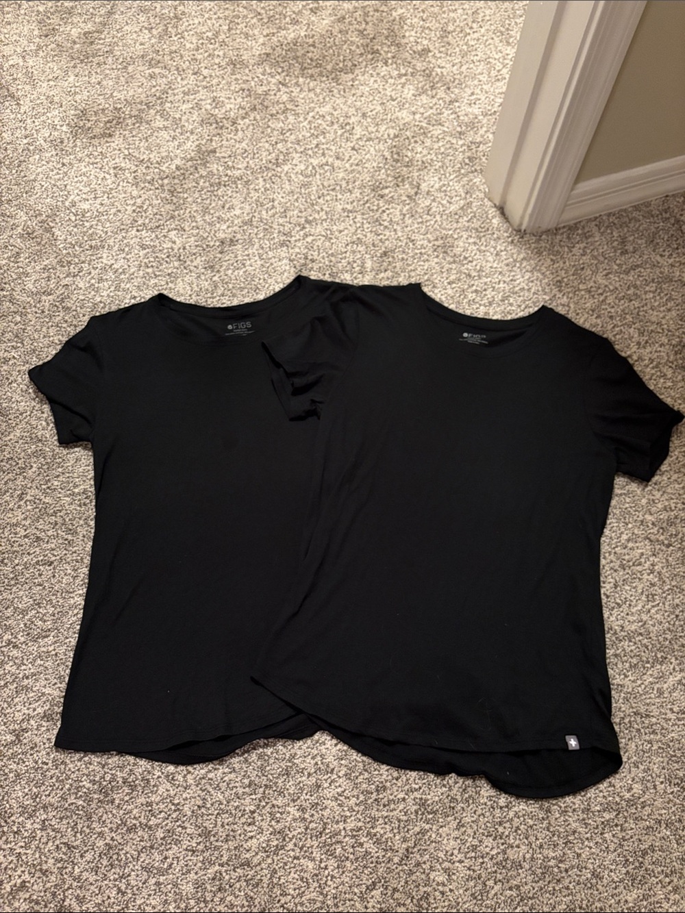 Set of 2 Figs Black Underscrub Tees